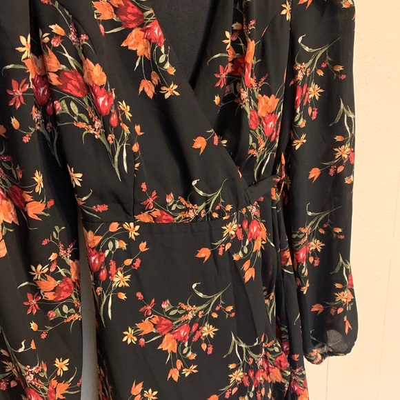 Mi ami (Francesca’s collection) Floral Wrap Dress - Picture 4 of 4